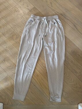 Men's Vuori- joggers size M